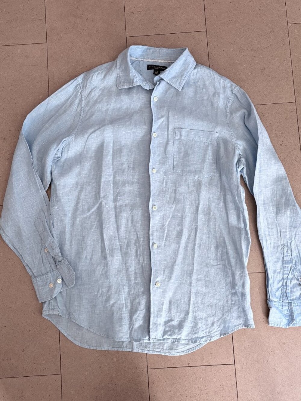 Banana Republic men's Blue Linen Shirt-Size 15-15.5 Medium